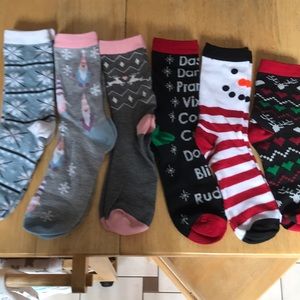 6 pairs of womens holiday socks. New, never worn